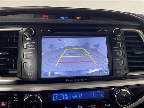 Used 2019 Toyota Highlander Limited Platinum AWD/4WD image 18