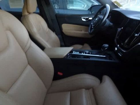 Used 2021 Volvo XC60 T5 Inscription w/ Advanced Package image 10