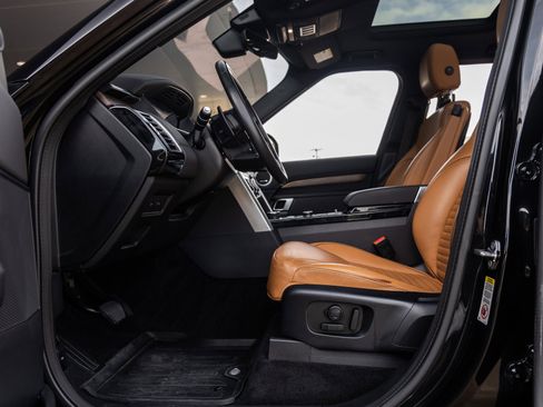 Used 2020 Land Rover Discovery HSE image 19