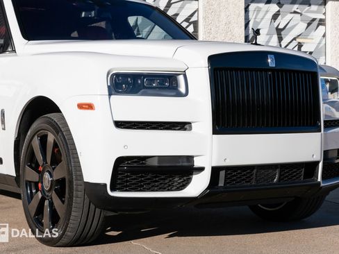 Used 2022 Rolls-Royce Cullinan image 2