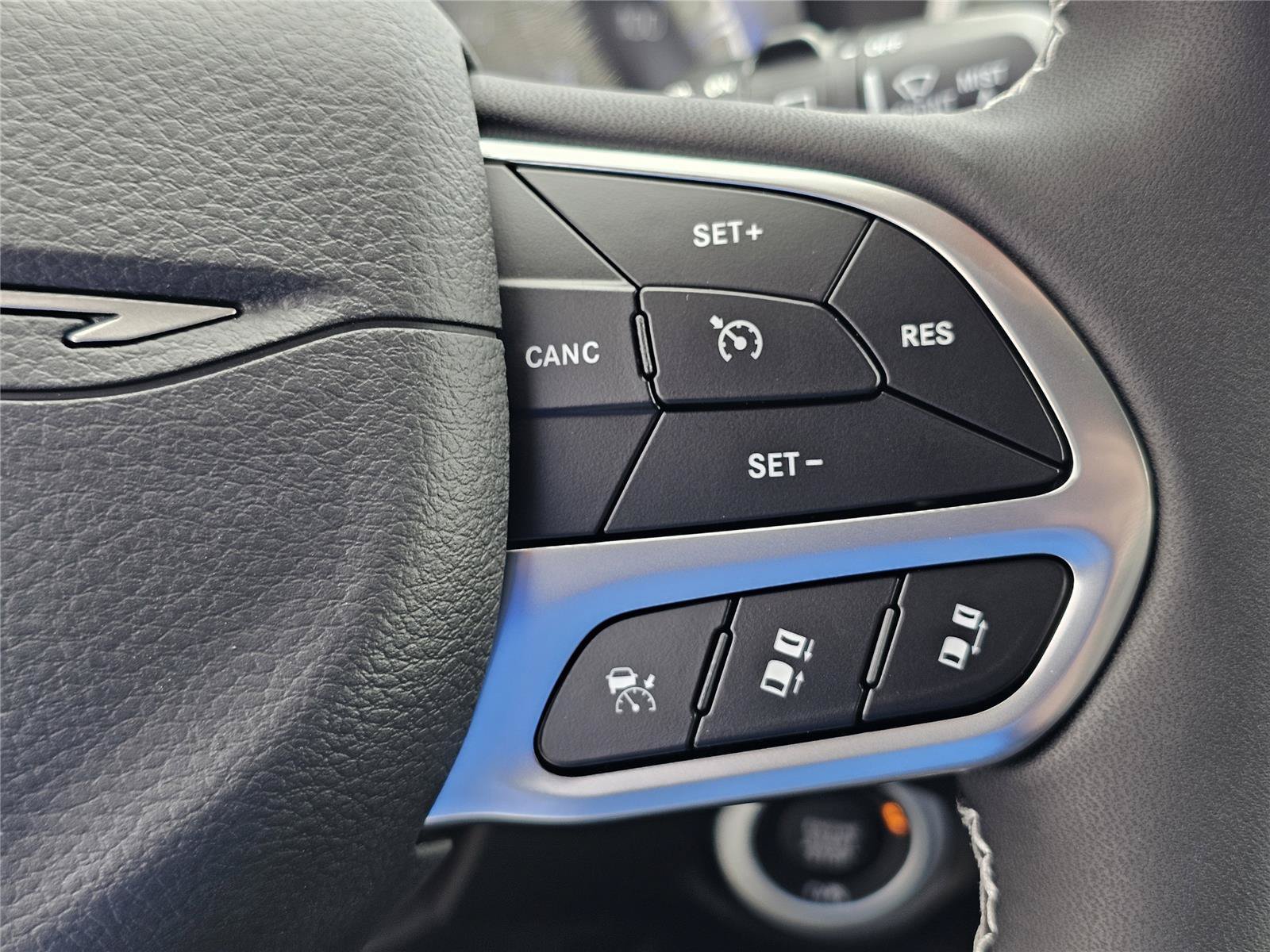 New 2027 Chrysler Pacifica Select FWD image 21