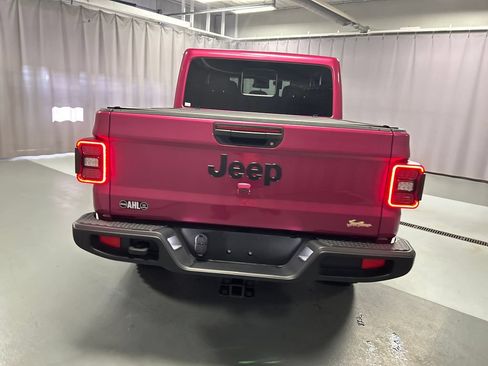 Used 2024 Jeep Gladiator Sport AWD/4WD image 6