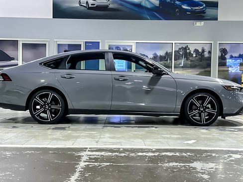 Used 2023 Honda Accord Sport image 7