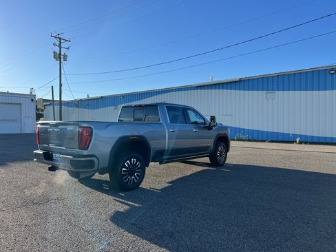 Used 2025 GMC Sierra 2500 Denali Ultimate AWD/4WD image 13