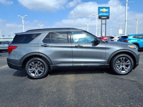 Used 2023 Ford Explorer XLT w/ Equipment Group 202A RWD image 9