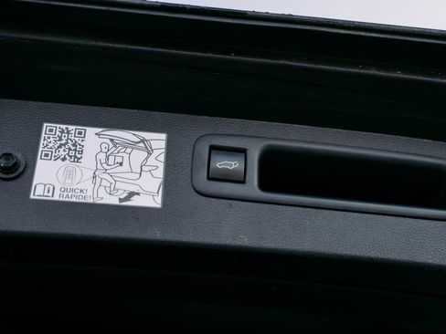 Used 2022 Toyota Highlander Platinum image 11