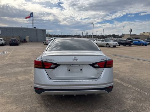 Certified 2022 Nissan Altima 2.5 SV image 6