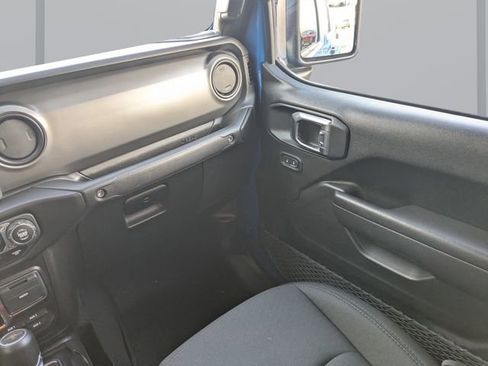 Used 2022 Jeep Gladiator Sport image 16