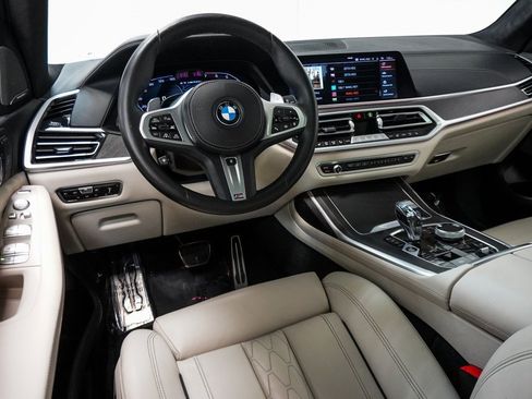 Used 2022 BMW X7 M50i w/ Dynamic Handling Package image 31