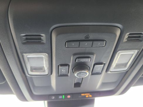 Used 2023 Chevrolet Suburban Premier image 19