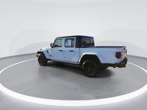Used 2022 Jeep Gladiator Sport image 6