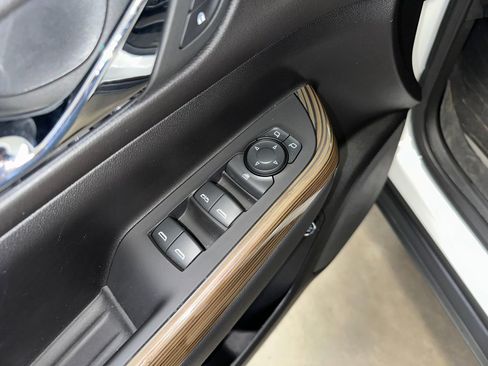 Used 2023 GMC Acadia SLE w/ Driver Convenience Package image 5