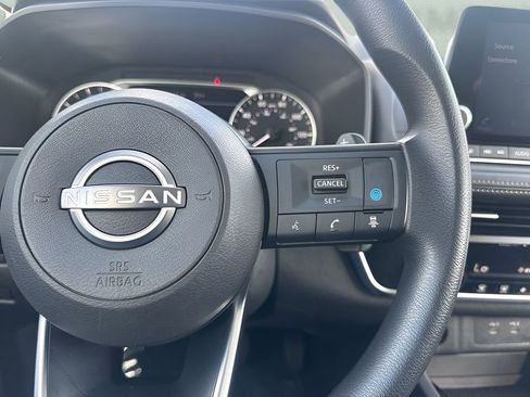 Used 2024 Nissan Rogue SV image 15
