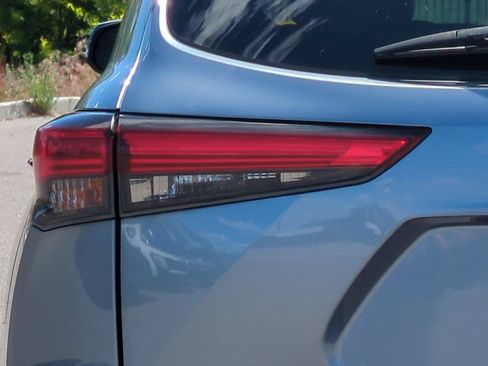 Used 2020 Toyota Highlander XLE AWD/4WD image 47