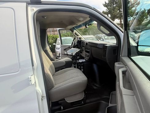 Used 2021 Chevrolet Express 2500 RWD image 18