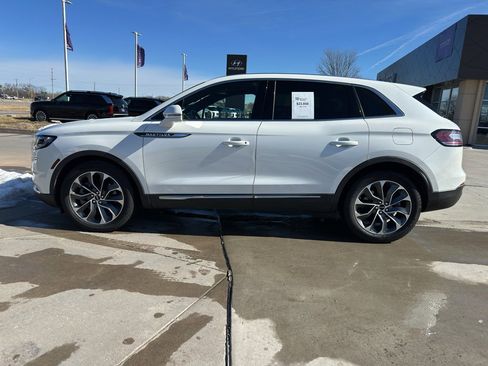 Used 2022 Lincoln Nautilus Reserve image 4