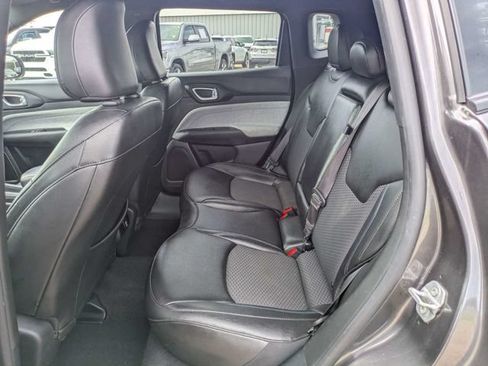 Used 2024 Jeep Compass Latitude AWD/4WD image 14