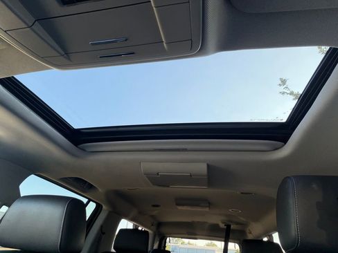 Used 2018 Chevrolet Suburban Premier image 30