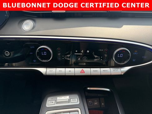 Used 2022 Genesis GV70 2.5T w/ Advanced Package AWD/4WD image 17