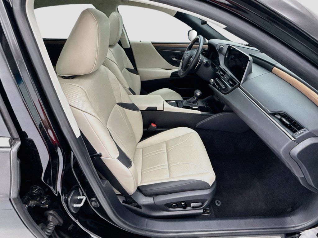 Used 2024 Lexus ES 350 Ultra Luxury w/ Accessory Package (Z2) FWD image 19
