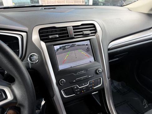 Used 2020 Ford Fusion SE FWD image 30