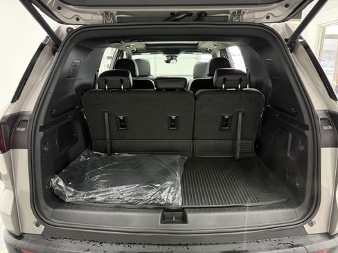 Used 2026 Chevrolet Traverse Z71 image 11