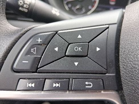 Used 2025 Nissan Sentra SV FWD image 18