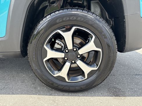 Certified 2022 Jeep Renegade Trailhawk AWD/4WD image 14