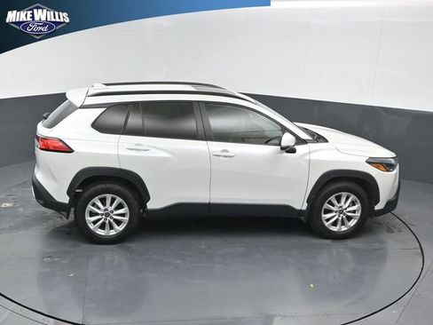 Used 2022 Toyota Corolla Cross LE image 16