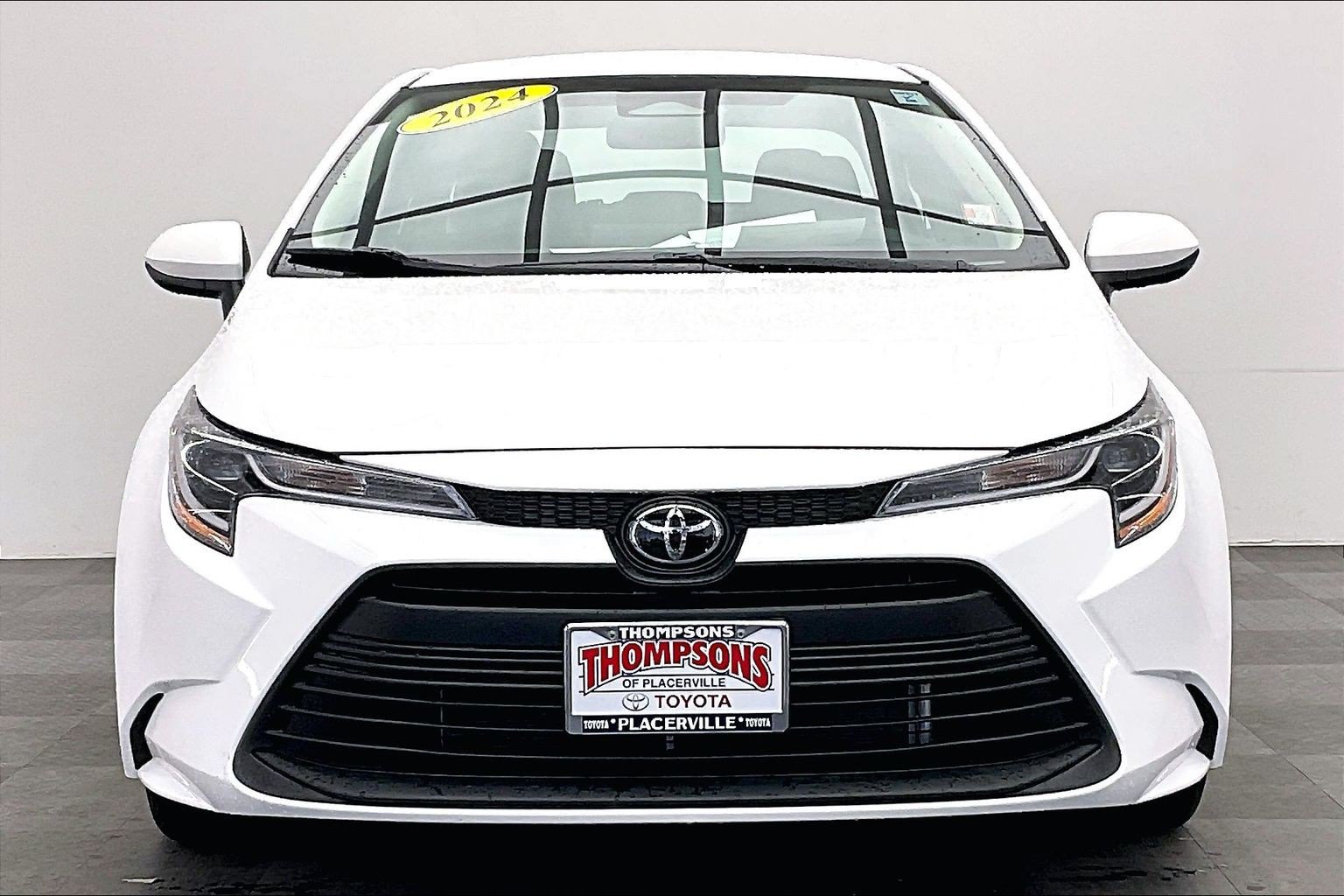 Used 2024 Toyota Corolla LE FWD image 2