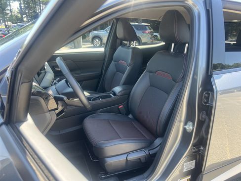 Certified 2025 Nissan Kicks SR FWD image 17