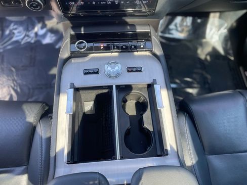 Used 2025 Lincoln Navigator Reserve w/ Jet Appearance Package AWD/4WD image 17