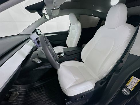 Used 2024 Tesla Model Y Long Range RWD image 13