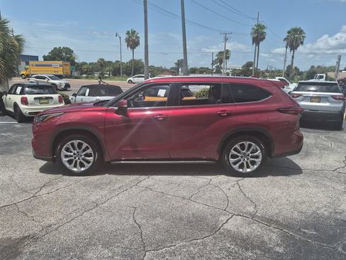 Used 2022 Toyota Highlander Limited FWD image 8