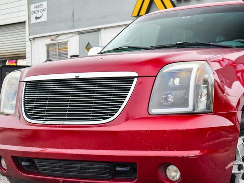 Used 2007 GMC Yukon SLT w/ SLT Preferred Equipment Group image 2