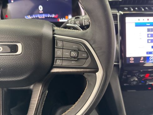 Used 2023 Jeep Grand Cherokee L Limited w/ Black Appearance Package image 21