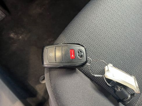 Used 2025 Toyota Prius LE image 22