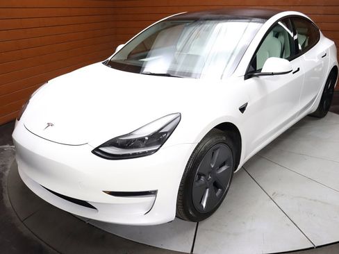 Used 2023 Tesla Model 3 Standard Range image 19