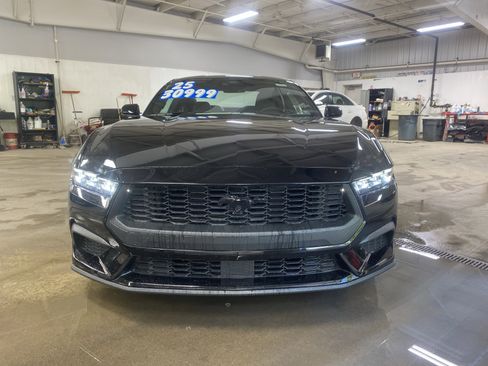 Used 2025 Ford Mustang Coupe RWD image 2