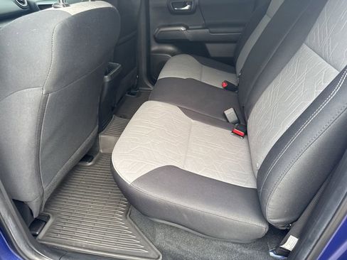 Used 2022 Toyota Tacoma TRD Sport w/ Technology Package image 29