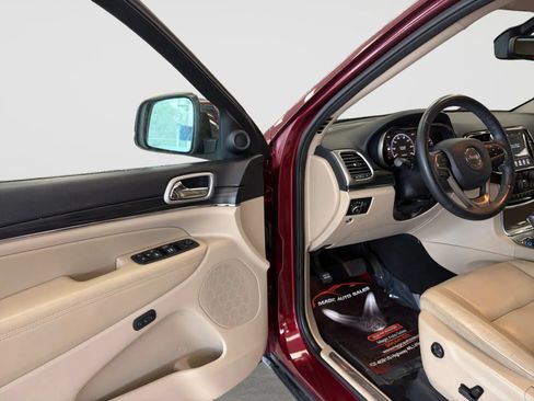 Used 2019 Jeep Grand Cherokee Limited w/ Trailer Tow Group IV AWD/4WD image 11