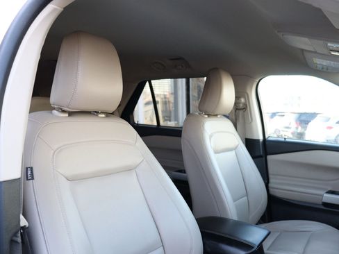 Used 2023 Ford Explorer XLT w/ Equipment Group 202A image 15