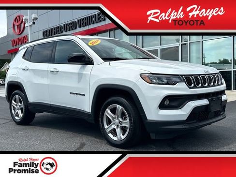 Used 2024 Jeep Compass Latitude w/ Altitude Special Edition AWD/4WD image 1