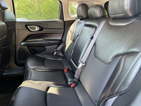 Used 2022 Jeep Compass Trailhawk w/ Trailhawk Convenience Group AWD/4WD image 17
