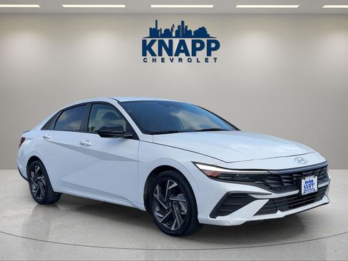 Used 2025 Hyundai Elantra Sport FWD image 7