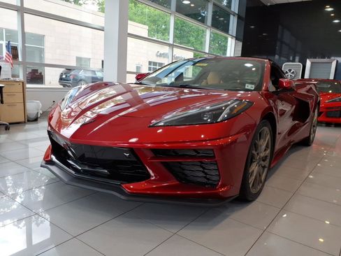 Used 2025 Chevrolet Corvette Stingray Premium Cpe w/ Z51 Performance Package RWD image 3