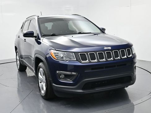 Used 2020 Jeep Compass Latitude image 2