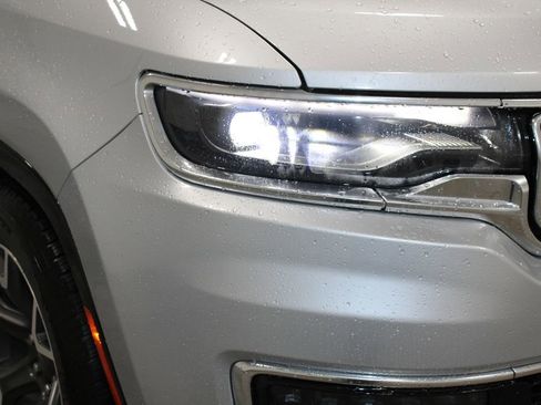 Used 2023 Jeep Wagoneer L Series III w/ Preferred Equipment Group image 12