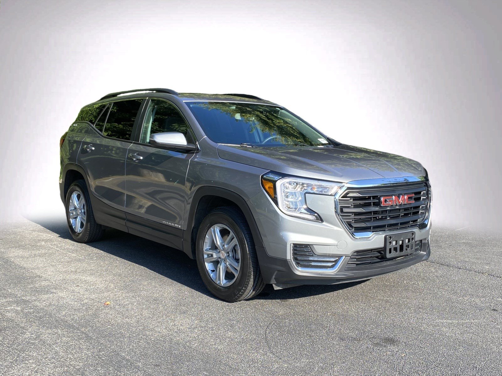 Used 2023 GMC Terrain SLE w/ Driver Convenience Package AWD/4WD image 2