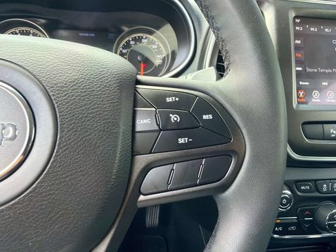 Used 2022 Jeep Cherokee Trailhawk AWD/4WD image 28